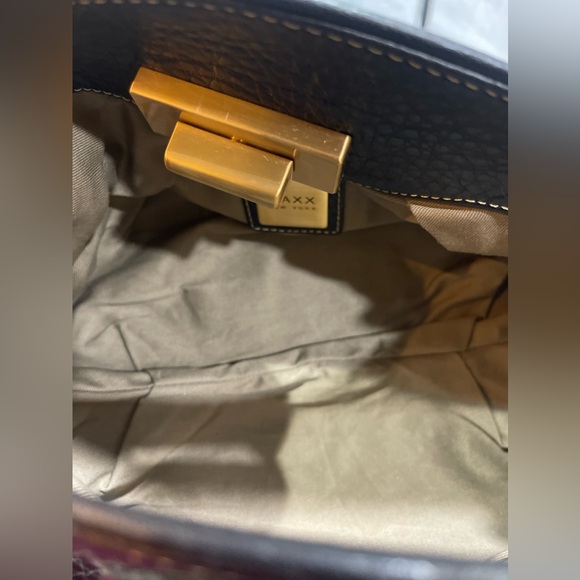 MAXX New York Leather Hobo Shoulder Bag - Picture 4 of 9